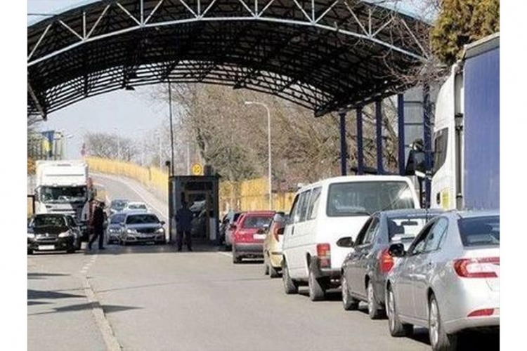 AMS RS: Na graničnom prelazu Gradiška zadržavanje do sat vremena