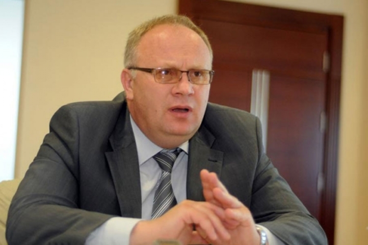 Bogdanić: Od akciza na duvan i alkohol izdvajati sredstva za zdravstvo