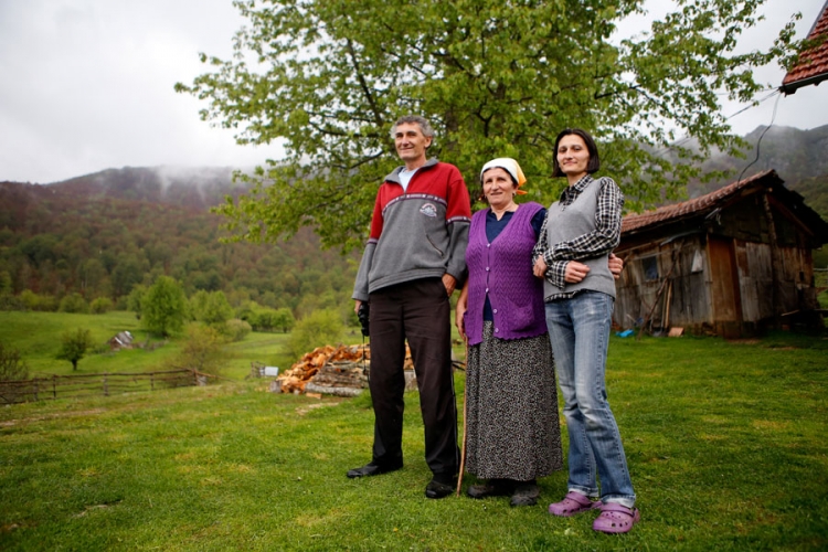 Vukovima ništa ne fali osim komšija (FOTO)