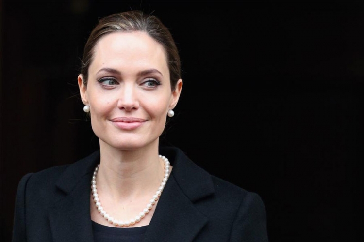 Anđelina Džoli postala profesorica