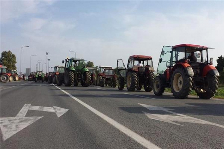 Potpuna obustava saobraćaja na prelazu Izačić