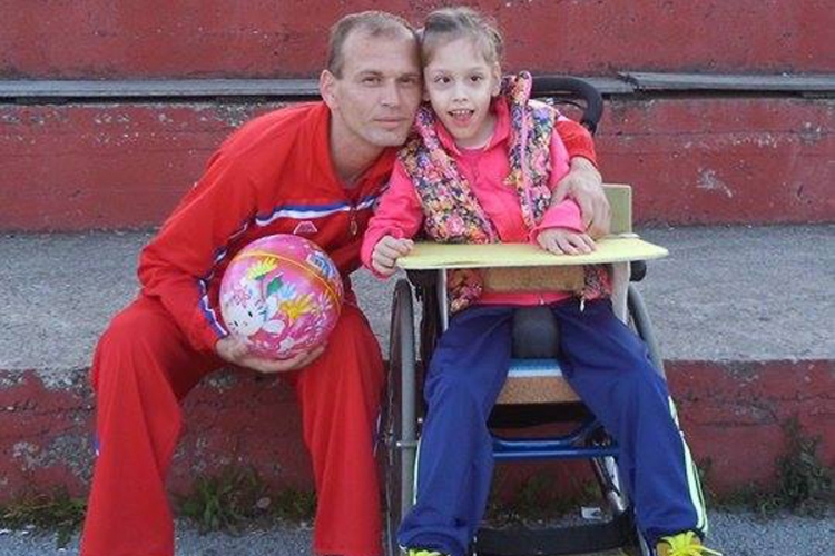 Humanitarna zabava za oca Darka i malu Saru
