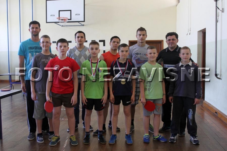 Djeca obožavaju ping-pong lopticu i osvajaju medalje