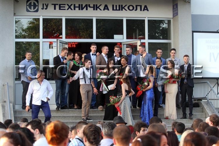 Maturanti Tehničke škole će ljubomorno čuvati prijateljstva iz đačke klupe (FOTO)