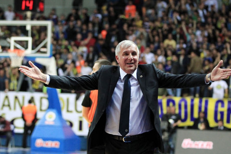 Navijači Galatasaraja pljunuli Obradovića u lice (FOTO)
