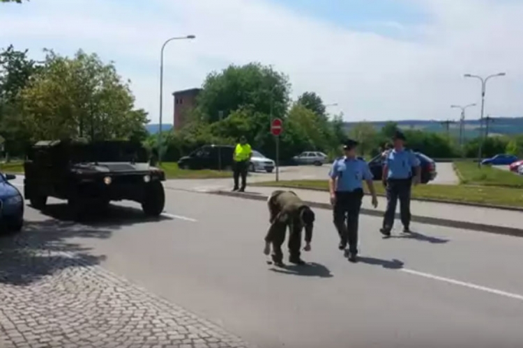 Češki veteran koji je služio u Jugoslaviji pokazao golu zadnjicu NATO-u (VIDEO)