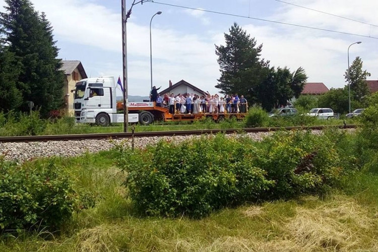 Prijedor: „Labudicom” u svatove