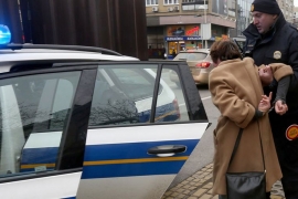 Starica istukla policajca u Bilicama