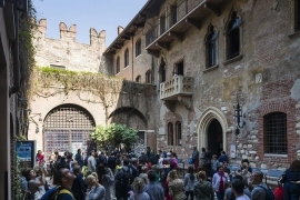 Čuvene turističke atrakcije za koje ljudi misle da su autentične ...