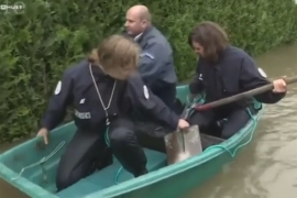 Francuska policija u borbi protiv poplava (VIDEO)