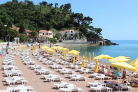 Petrovac: U more se izlivaju fekalije i svuda se osjeća smrad