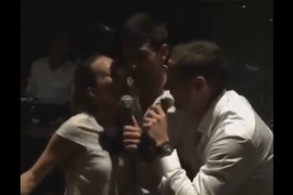 Nole pjesmom oduševio fanove (VIDEO)