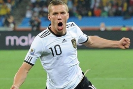 Podolski: Svi ponekad češemo testise (VIDEO)