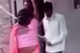 Bičevao ženu i ljubavnika, djeca gledala (VIDEO)