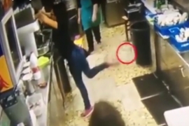 Kakvi Ronaldo i Mesi, ova konobarica je "tata igrice" (VIDEO)