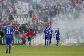 UEFA odgodila odluku za nerede: Kazna za “vatrene” biće saopštena pred utakmicu sa “furijom”