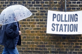 Velika Britanija: Kiša i oluja ometaju referendum