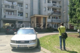 Banjaluka: Nožem izbola majku, pa sebe
