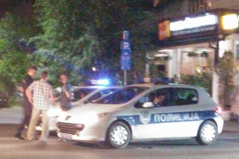 Novi Sad: Izrešetan audi u centru, dvojica ranjena (FOTO)