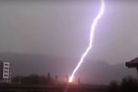 Udar groma u Carinski most u Mostaru (VIDEO)