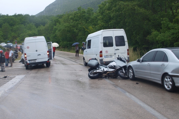 Dvoje italijanskih bajkera povrijeđeno u lančanom sudaru u Trebinju
