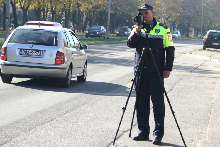 MUP RS: Preko 50 km na sat više od dozvoljene brzine vozilo 15 vozača