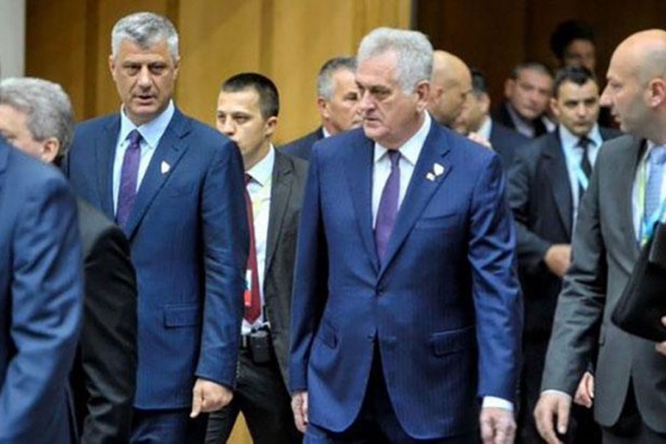Imaju isti ukus: Toma Nikolić i Hašim Tači u istom odijelu