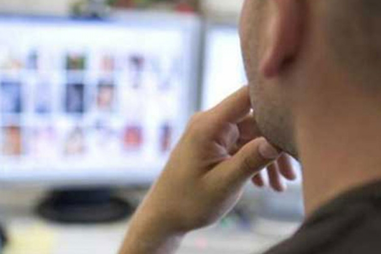 Fejsbukom dobijao i slao dječije pornografske fotografije