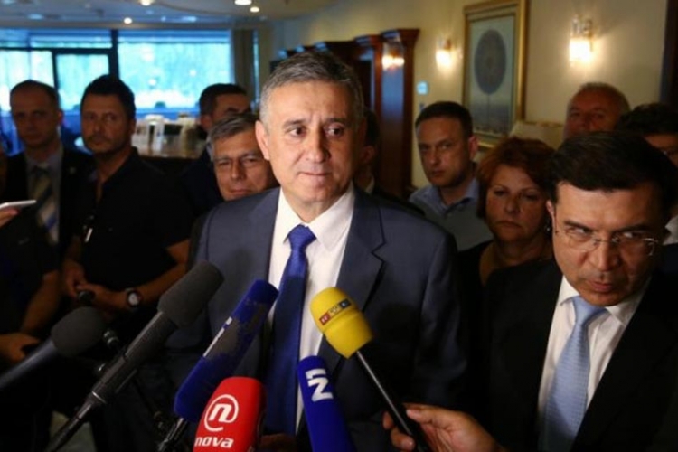 Karamarko se u utorak obraća javnosti