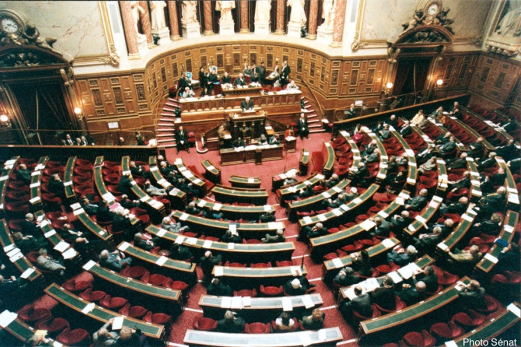 Pariz razmatra ukidanje sankcija Moskvi