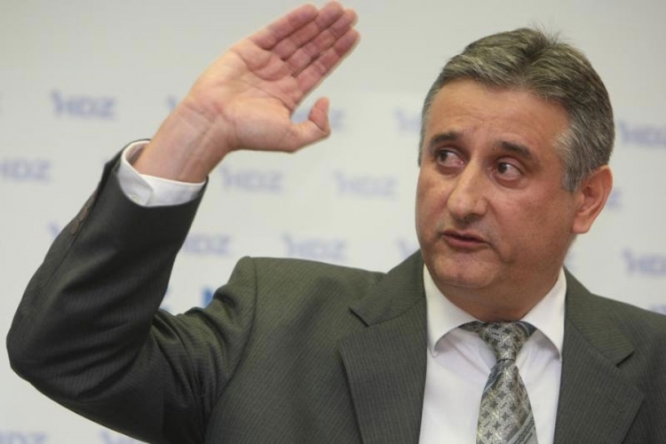 Hrvatska crkva: Karamarko ruši stranku, teško šteti Hrvatskoj