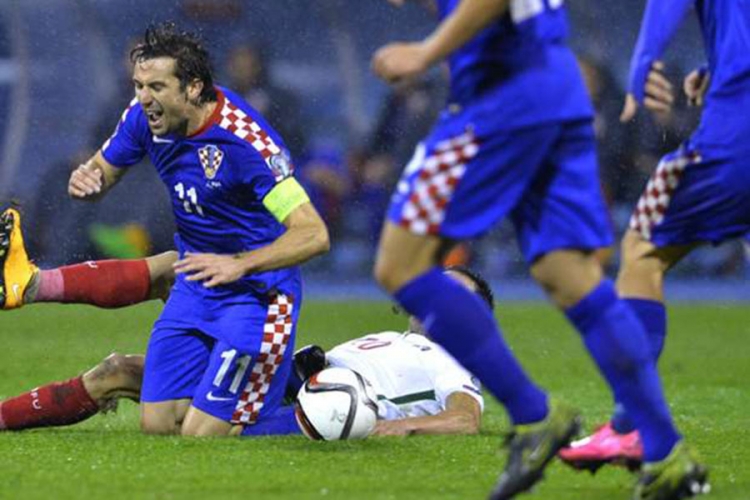 Darijo Srna neizvjestan za Češku zbog smrti oca