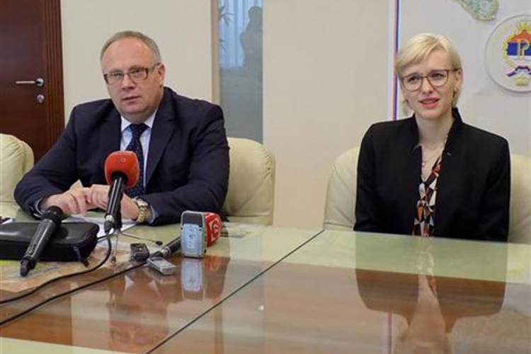Zaposlenje za 15 najboljih studenata medicine