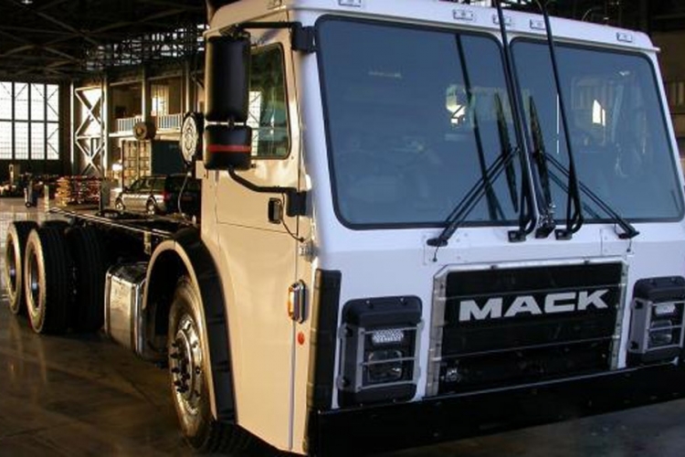 Mack predstavio električni komunalni kamion