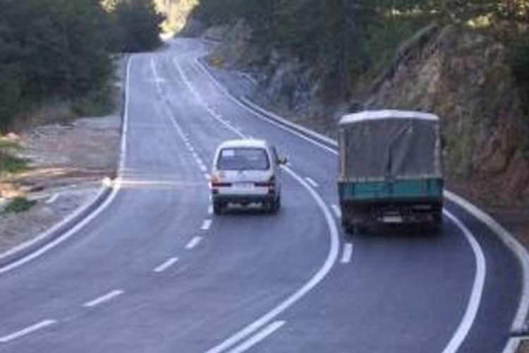 Kolovozi pretežno suvi, odroni u usjecima