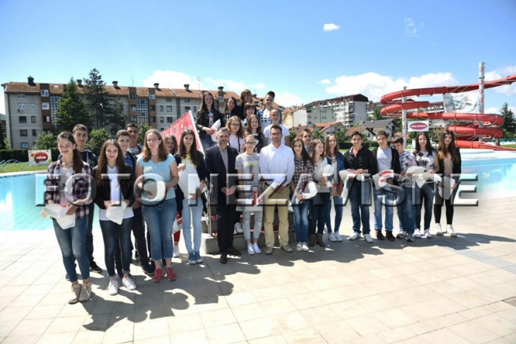 Besplatno kupanje za najbolje osnovce