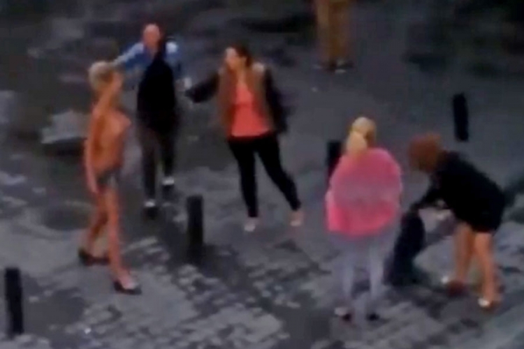 Tuča prostitutki nasred ulice u Madridu (VIDEO)