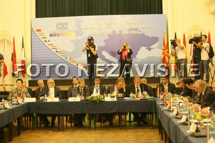 Ministri spoljnih poslova gostili se pršutom, travničkim sirom i belgijskom čokoladom (FOTO)