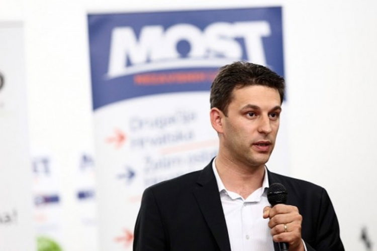 Petrov: Samo mogu da sanjaju prekomponovanje
