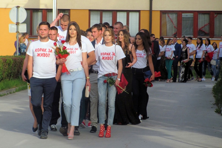 Umjesto za svečanu odjeću, maturanti novac dali za oboljelu djecu