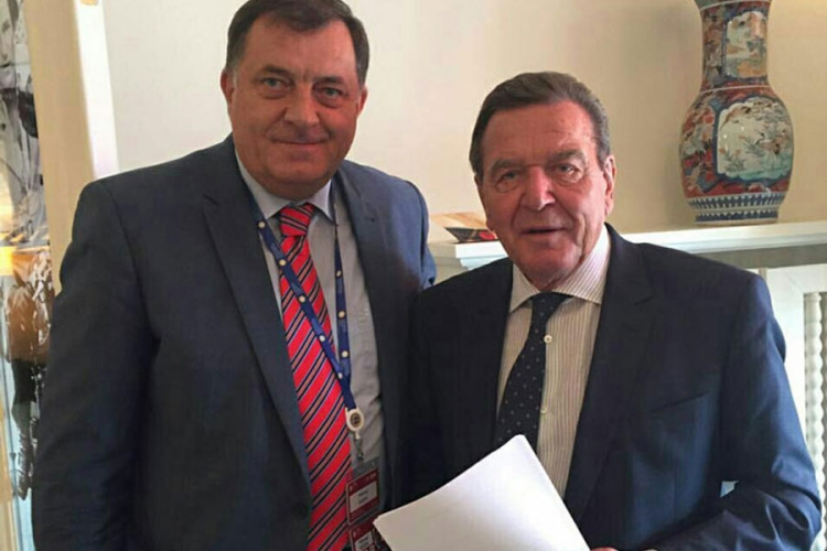 Dodik nastavio posjetu Rusiji, sastao se sa Gerhardom Šrederom