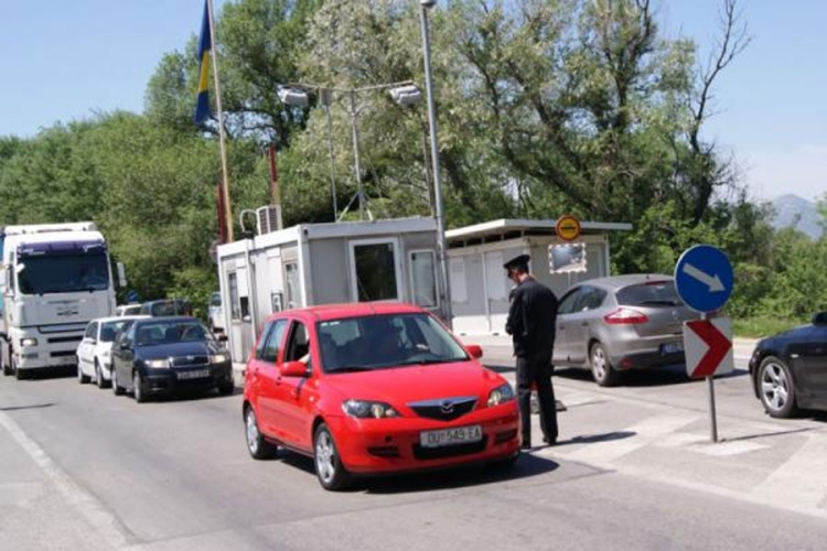 Na GP Velika Kladuša na ulazu u BiH čeka se oko jedan sat