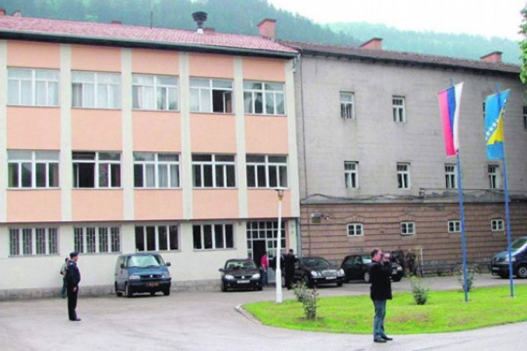 U RS 877 zatvorenika, u FBiH 1.960