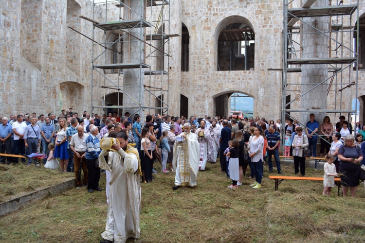 Mostar: Nakon 24 godine oglasila se zvona Saborne crkve (FOTO)