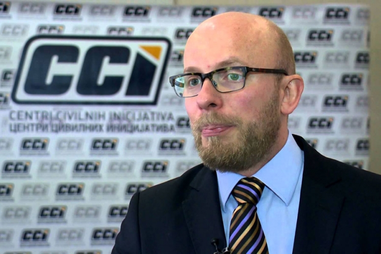 Adis Arapović: Neka stranci prestanu da finansiraju partijsku državu