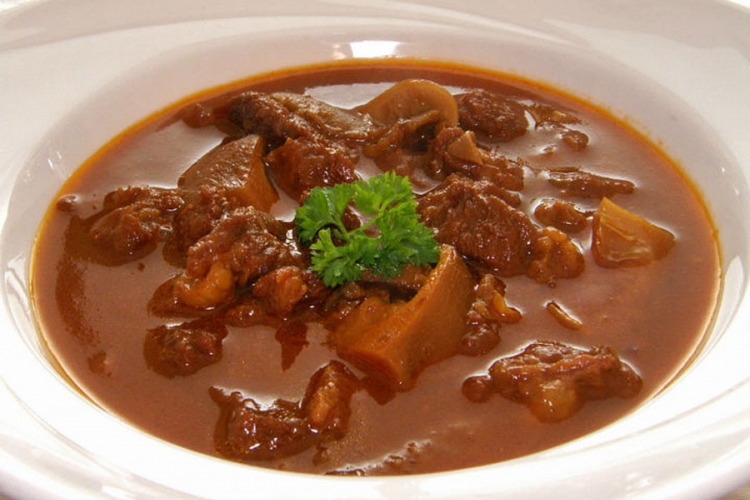 Vinski gulaš za današnji ručak