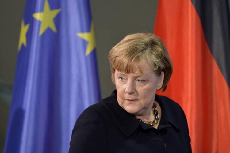 Merkel: Povećati troškove odbrane
