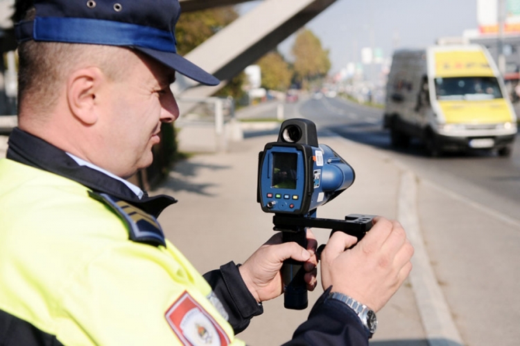 Policija RS lovi brze vozače