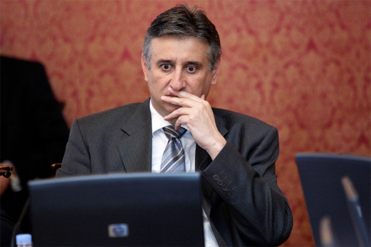 Karamarko ostao bez još osam fotelja