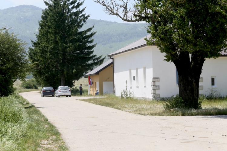 Istočni Mostar: Opština bez škole,  prodavnice, policije, hitne...